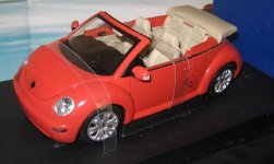 VW New Beetle Cabriolet AutoArt.JPG